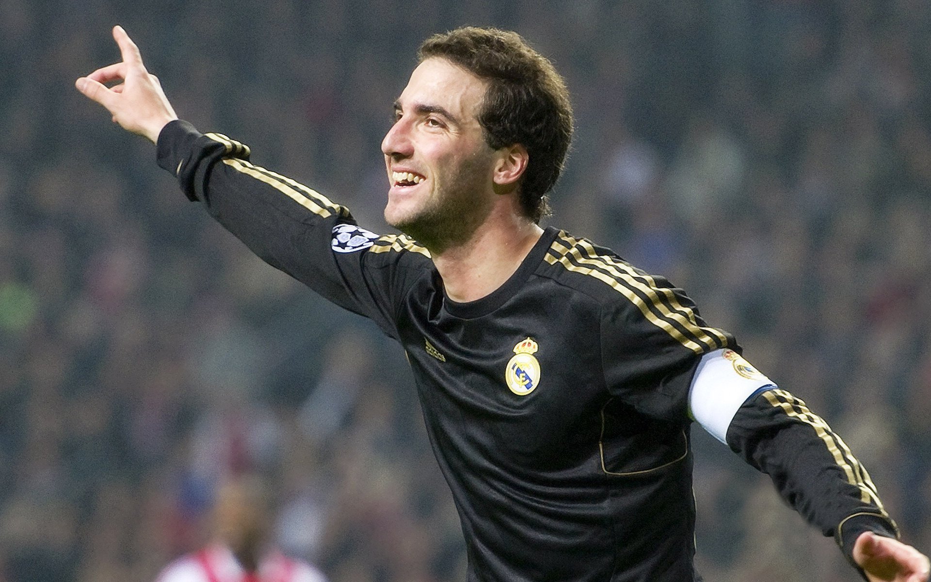 皇家马德里豪取连续胜利,领跑西甲,皇家马德里组合